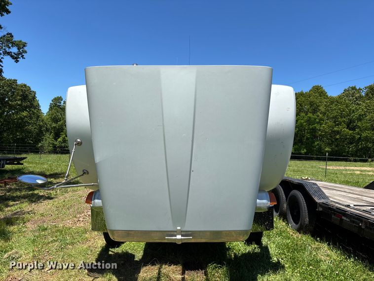 image for item FG0352 2012 Peterbilt 365 semi truck
