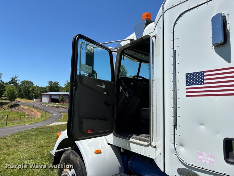 image for item FG0352 2012 Peterbilt 365 semi truck