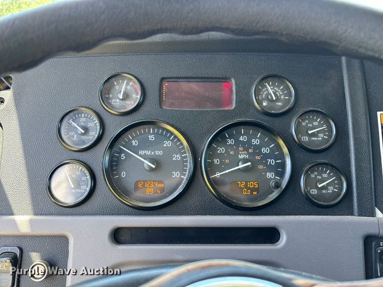 image for item FG0352 2012 Peterbilt 365 semi truck