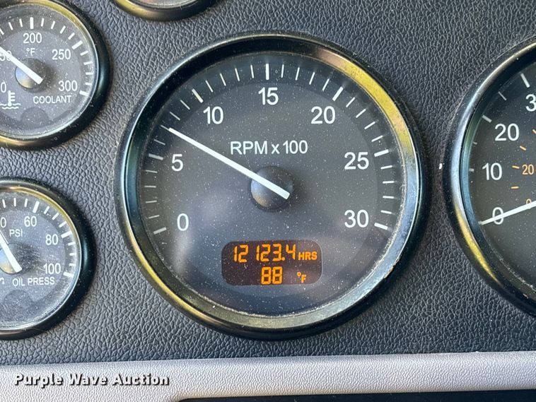 image for item FG0352 2012 Peterbilt 365 semi truck