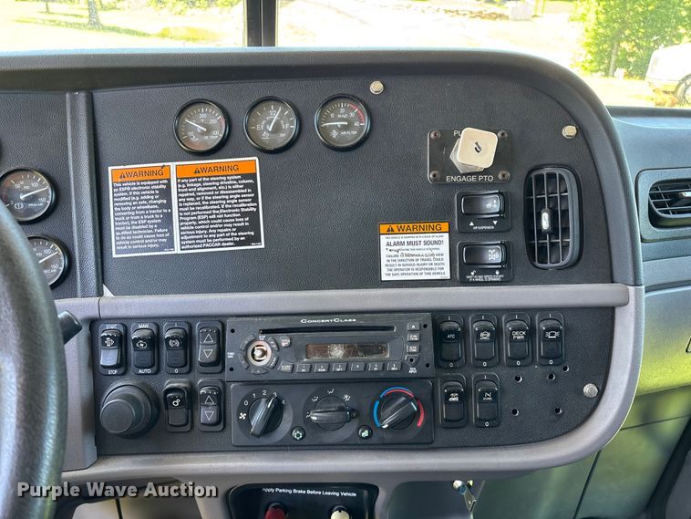image for item FG0352 2012 Peterbilt 365 semi truck