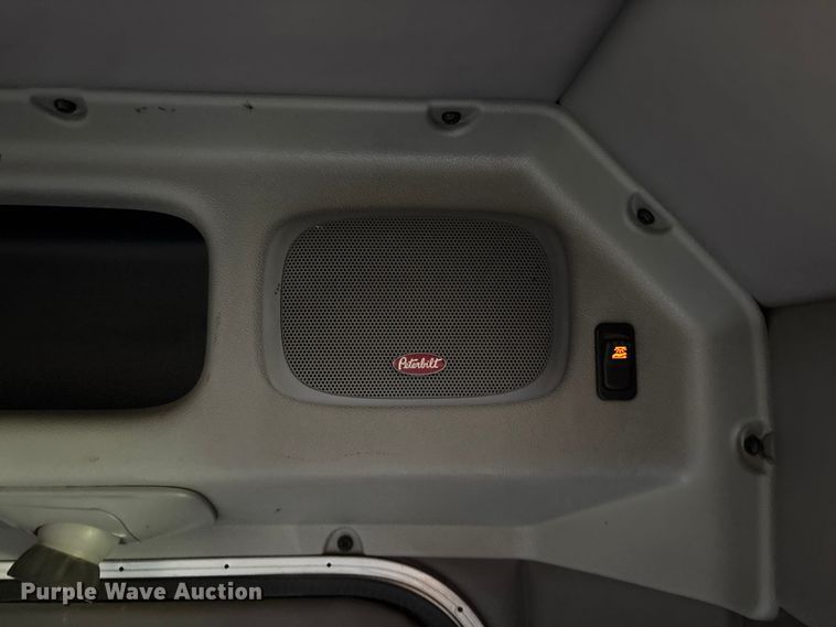 image for item FG0352 2012 Peterbilt 365 semi truck