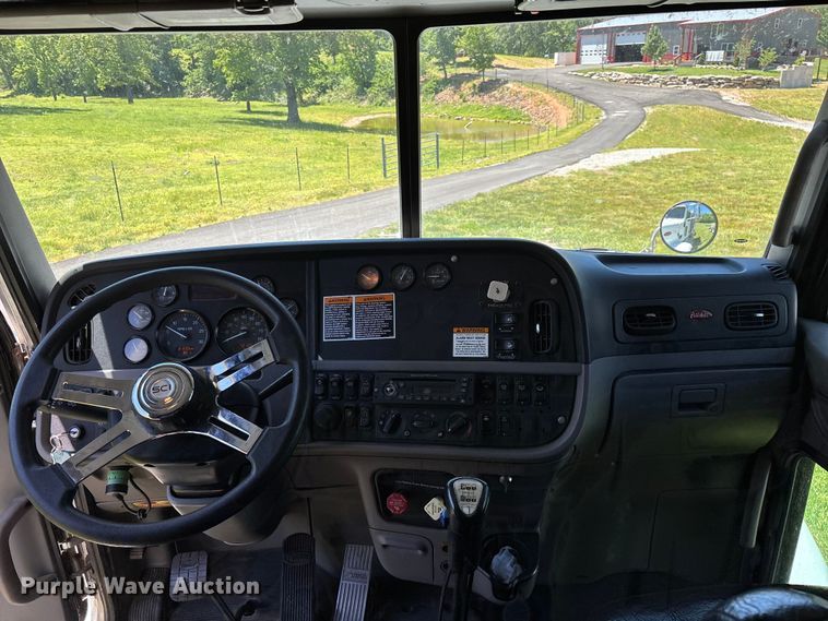 image for item FG0352 2012 Peterbilt 365 semi truck