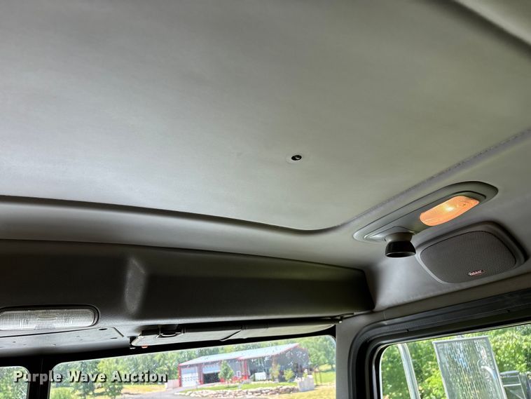 image for item FG0352 2012 Peterbilt 365 semi truck