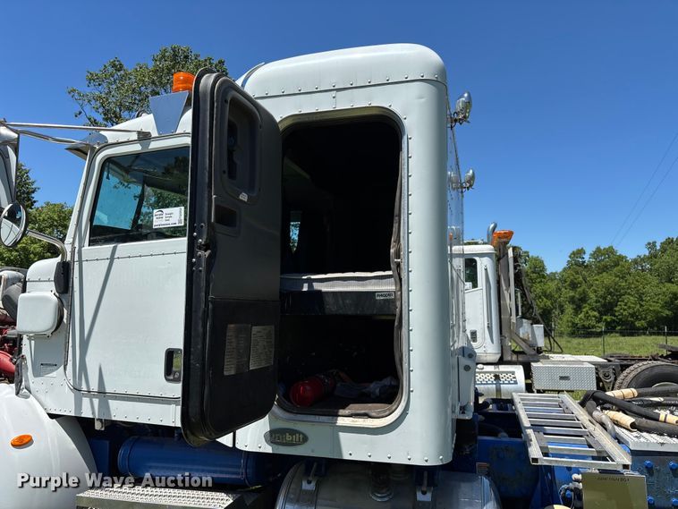 image for item FG0352 2012 Peterbilt 365 semi truck