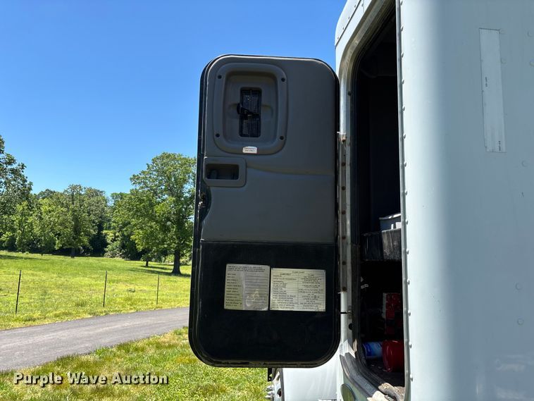 image for item FG0352 2012 Peterbilt 365 semi truck
