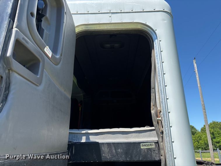 image for item FG0352 2012 Peterbilt 365 semi truck