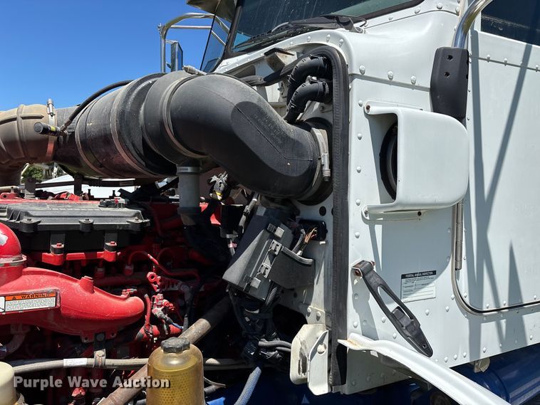 image for item FG0352 2012 Peterbilt 365 semi truck