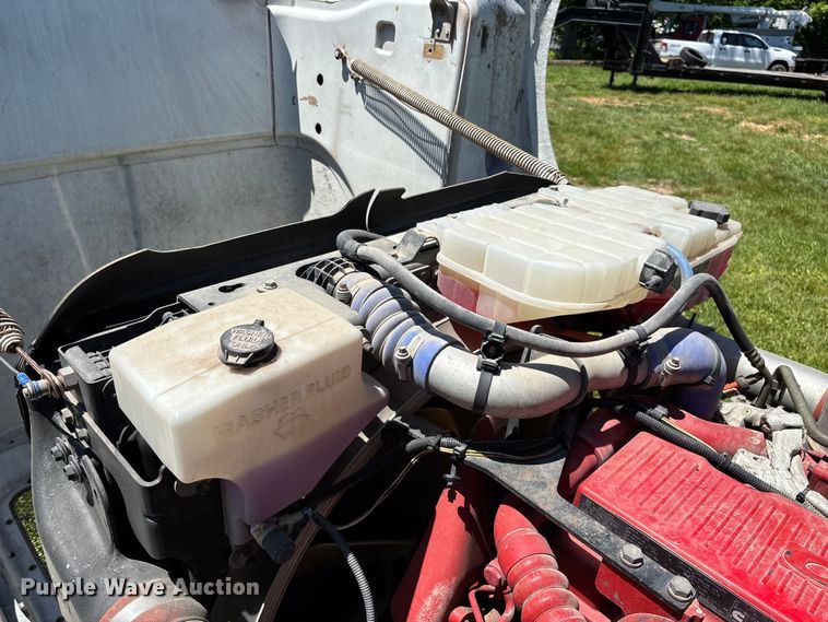 image for item FG0352 2012 Peterbilt 365 semi truck