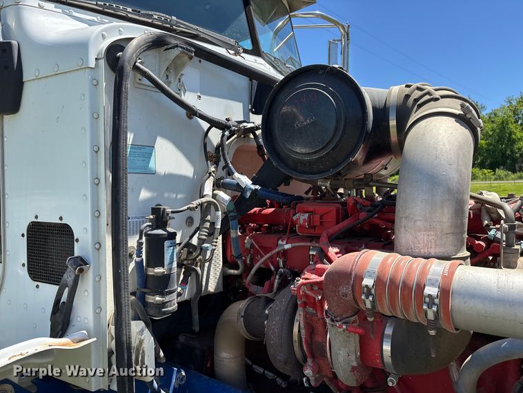 image for item FG0352 2012 Peterbilt 365 semi truck