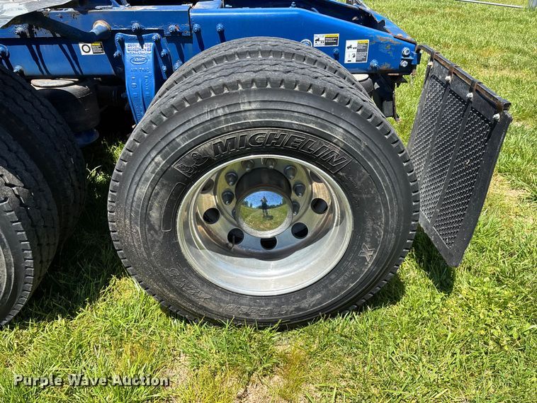 image for item FG0352 2012 Peterbilt 365 semi truck