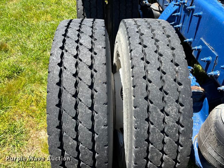 image for item FG0352 2012 Peterbilt 365 semi truck