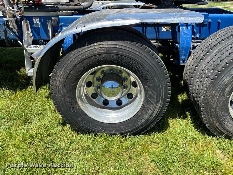 image for item FG0352 2012 Peterbilt 365 semi truck