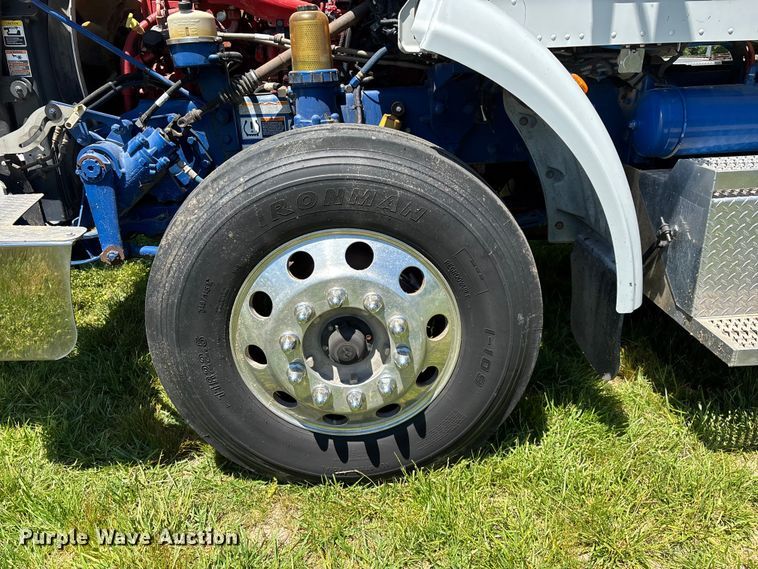 image for item FG0352 2012 Peterbilt 365 semi truck