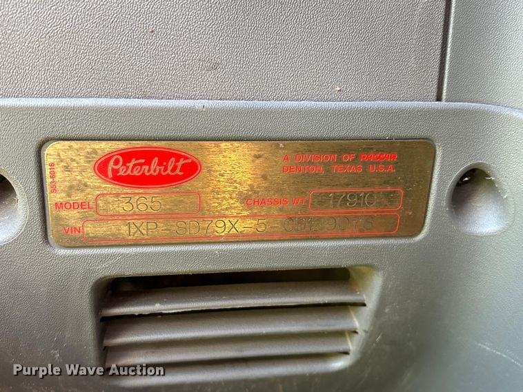 image for item FG0352 2012 Peterbilt 365 semi truck