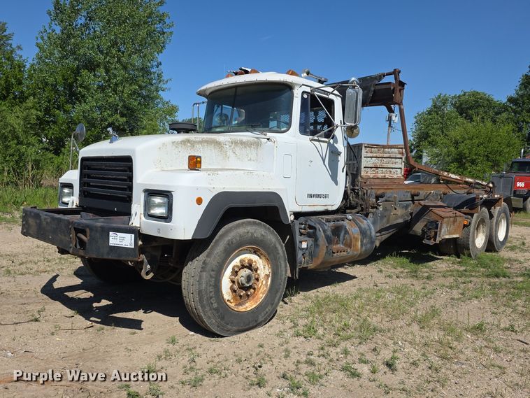 image for item FH6024 1994 Mack RD690S roll-off container truck
