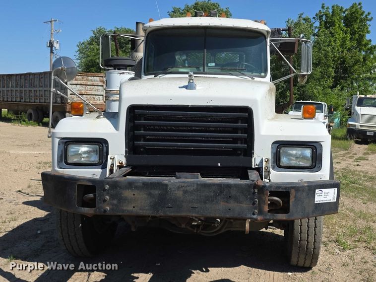image for item FH6024 1994 Mack RD690S roll-off container truck