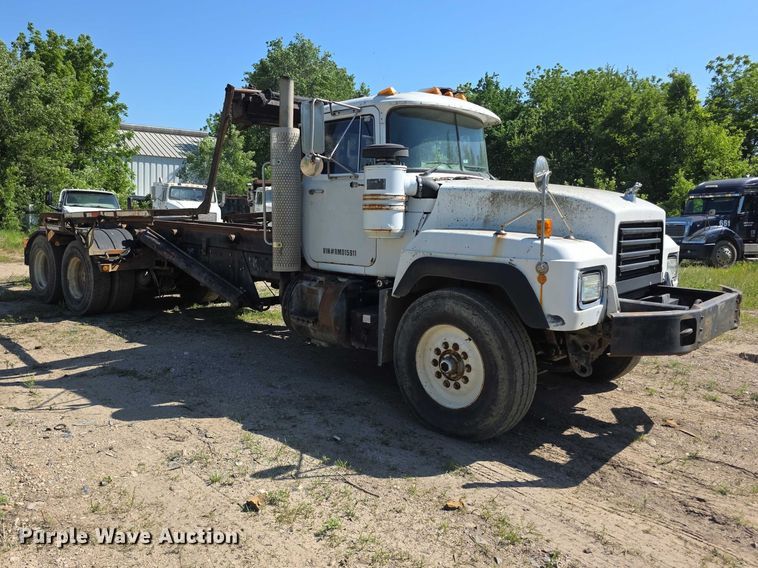 image for item FH6024 1994 Mack RD690S roll-off container truck