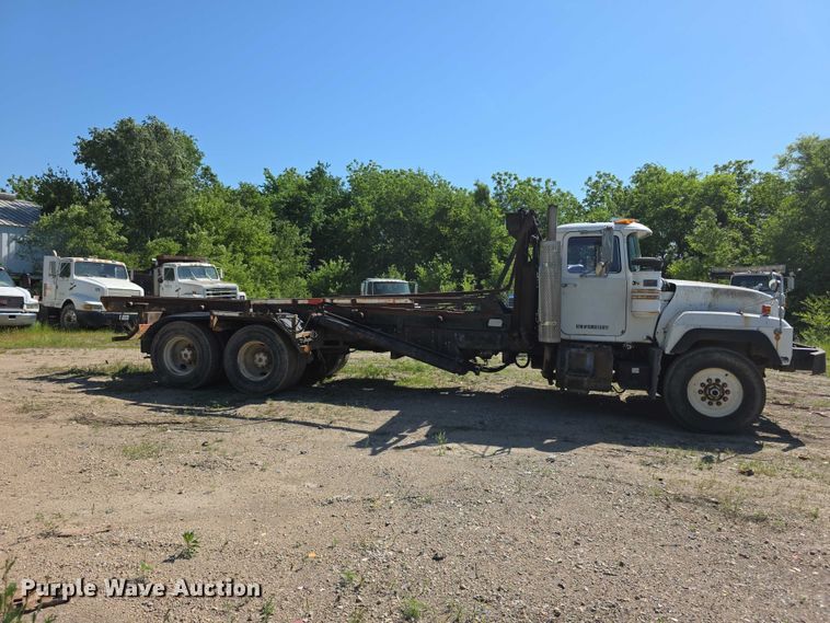 image for item FH6024 1994 Mack RD690S roll-off container truck