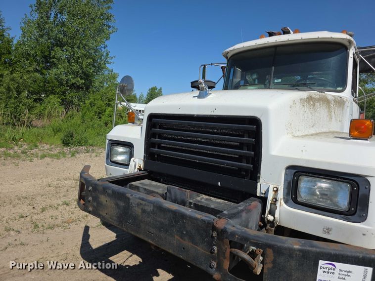 image for item FH6024 1994 Mack RD690S roll-off container truck