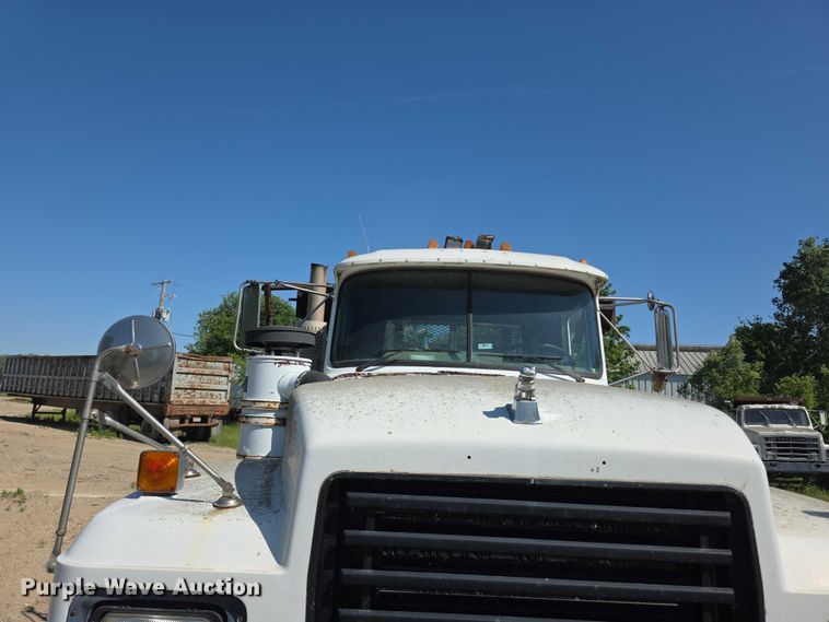 image for item FH6024 1994 Mack RD690S roll-off container truck