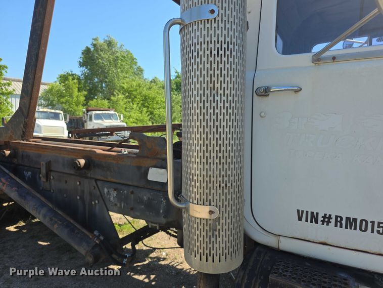 image for item FH6024 1994 Mack RD690S roll-off container truck