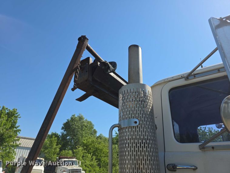 image for item FH6024 1994 Mack RD690S roll-off container truck