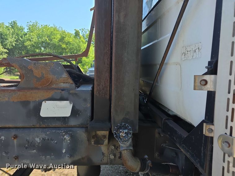 image for item FH6024 1994 Mack RD690S roll-off container truck