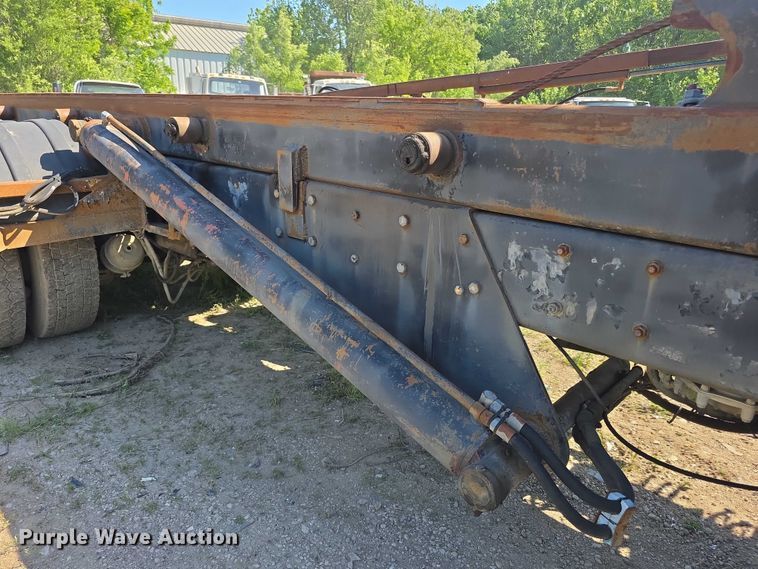 image for item FH6024 1994 Mack RD690S roll-off container truck