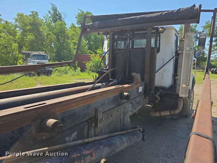 image for item FH6024 1994 Mack RD690S roll-off container truck