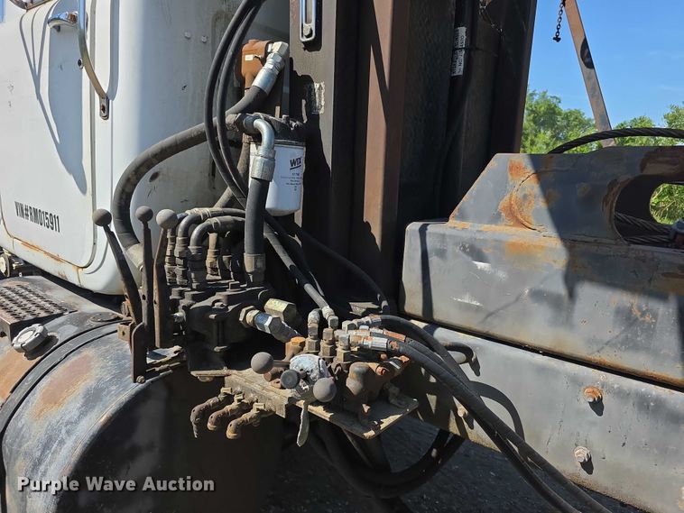 image for item FH6024 1994 Mack RD690S roll-off container truck