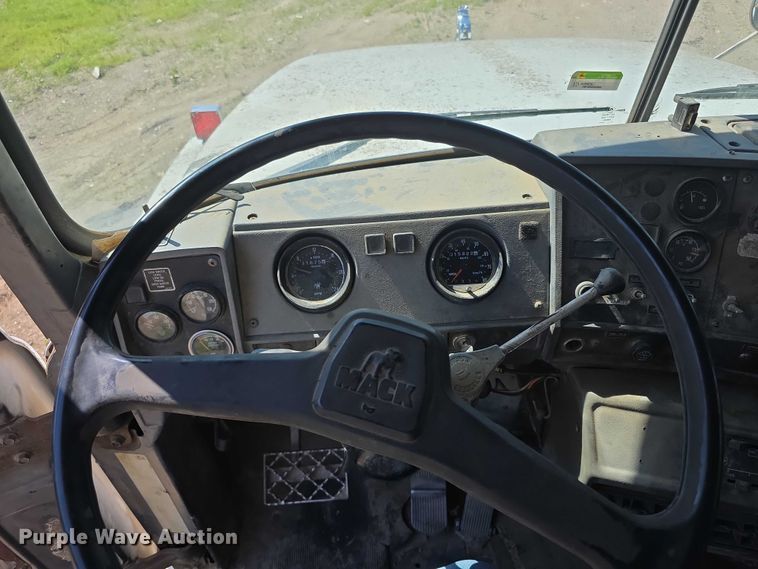 image for item FH6024 1994 Mack RD690S roll-off container truck