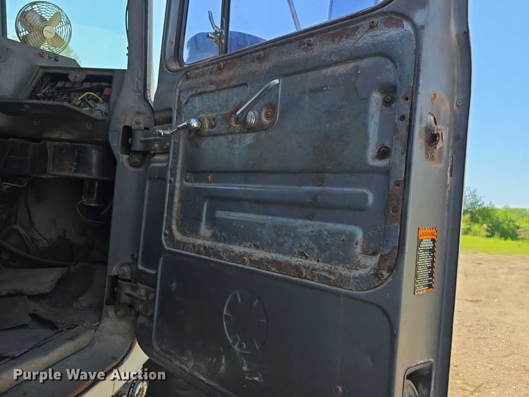 image for item FH6024 1994 Mack RD690S roll-off container truck