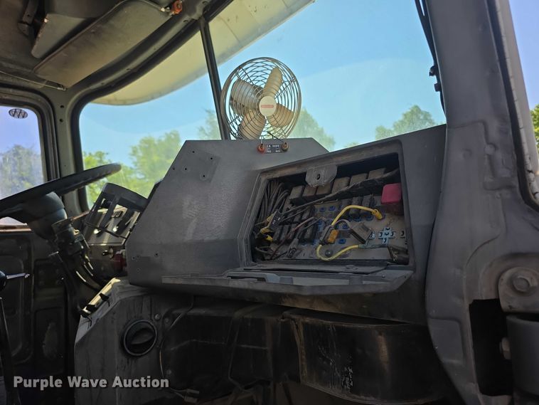 image for item FH6024 1994 Mack RD690S roll-off container truck