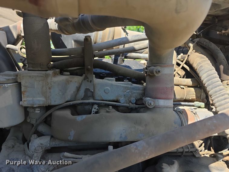 image for item FH6024 1994 Mack RD690S roll-off container truck