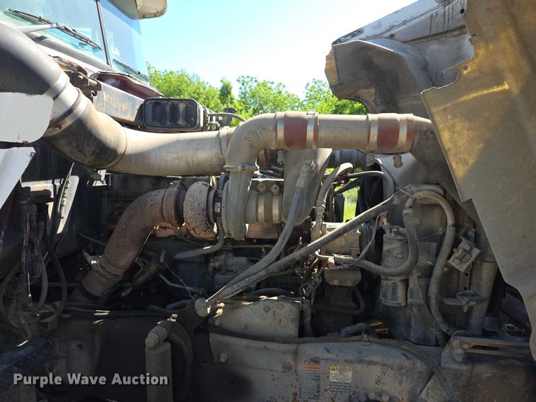 image for item FH6024 1994 Mack RD690S roll-off container truck
