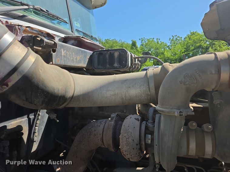 image for item FH6024 1994 Mack RD690S roll-off container truck