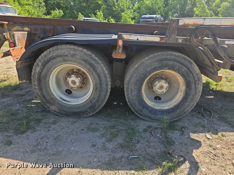 image for item FH6024 1994 Mack RD690S roll-off container truck