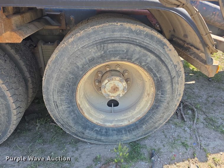 image for item FH6024 1994 Mack RD690S roll-off container truck