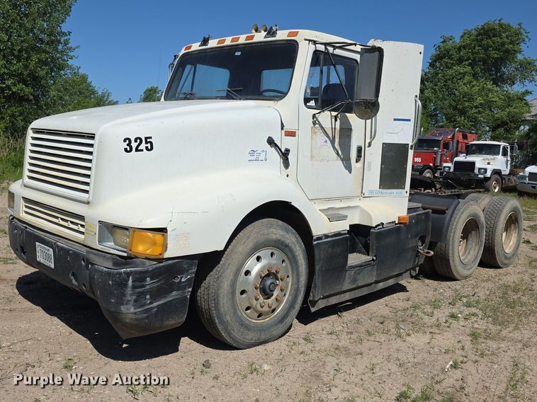 image for item FH6025 1988 International 8300 semi truck