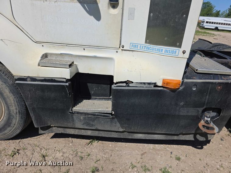 image for item FH6025 1988 International 8300 semi truck