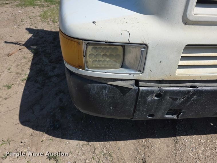 image for item FH6025 1988 International 8300 semi truck
