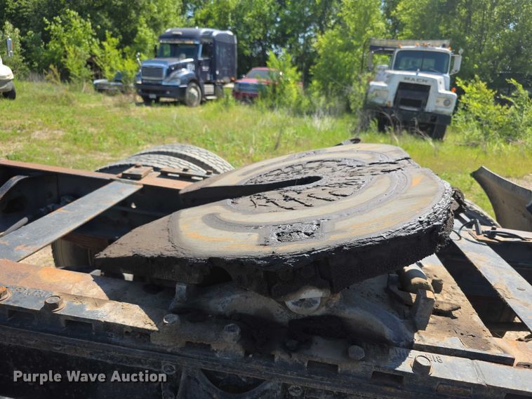 image for item FH6025 1988 International 8300 semi truck