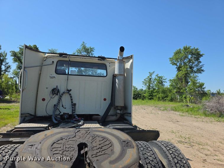 image for item FH6025 1988 International 8300 semi truck
