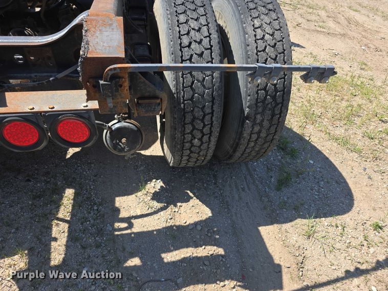 image for item FH6025 1988 International 8300 semi truck