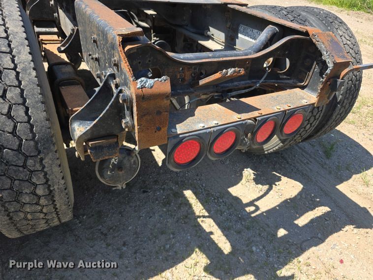 image for item FH6025 1988 International 8300 semi truck