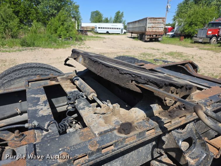 image for item FH6025 1988 International 8300 semi truck