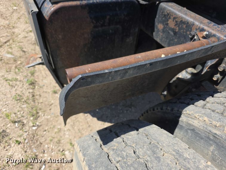 image for item FH6025 1988 International 8300 semi truck