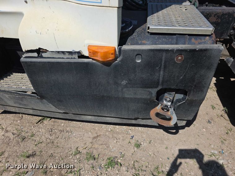 image for item FH6025 1988 International 8300 semi truck