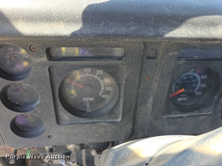 image for item FH6025 1988 International 8300 semi truck